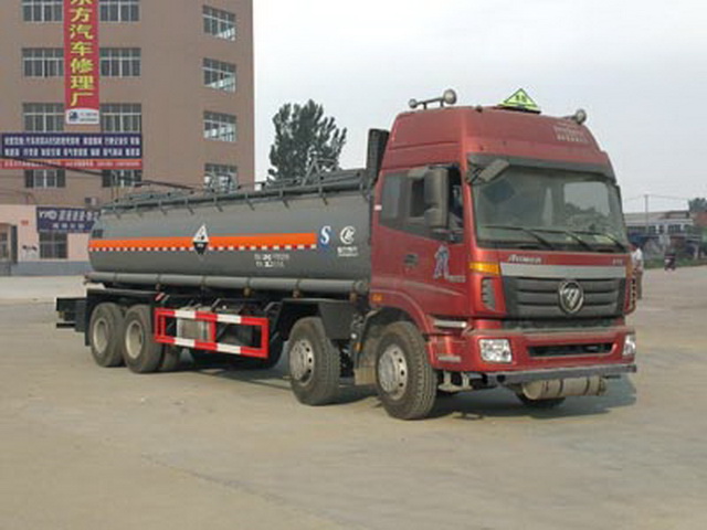 CLW5311GFWB5型腐蚀性物品罐式运输车