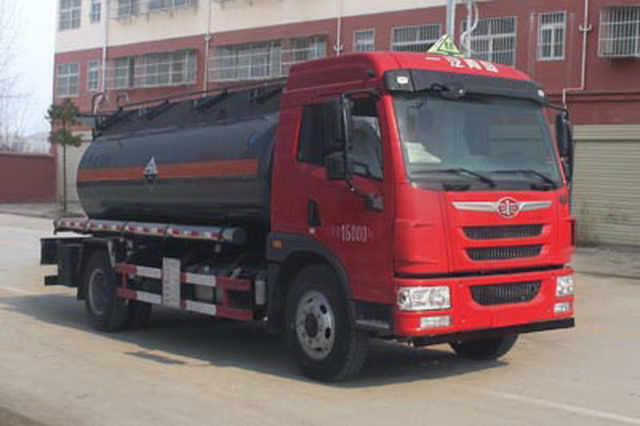 CLW5162GFWC5型腐蚀性物品罐式运输车